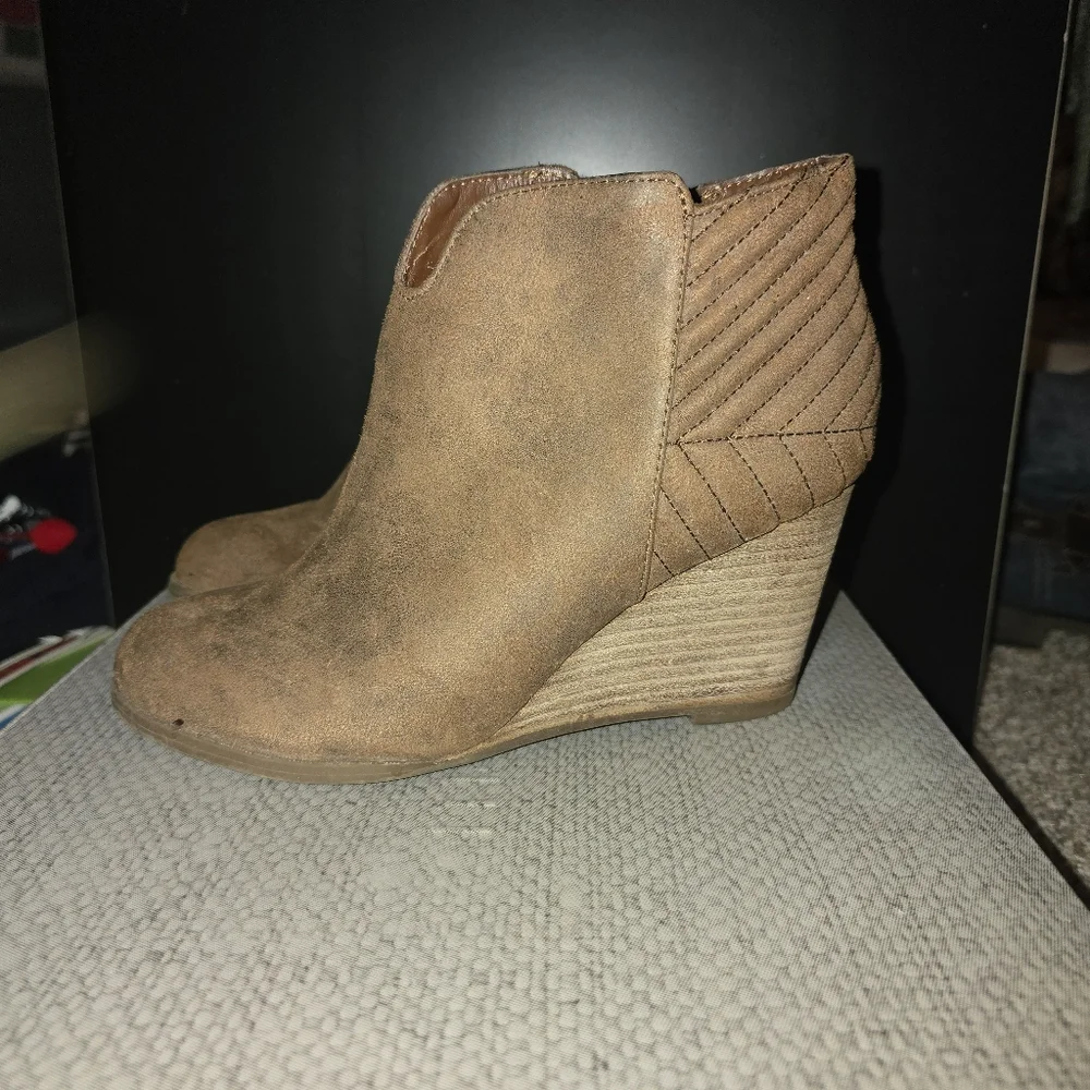 Carlos Wedge Bootie Size 7